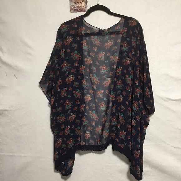 PONCHO Shark bite hem Floral wrap shawl or top laced at hem LG - Picture 4 of 8